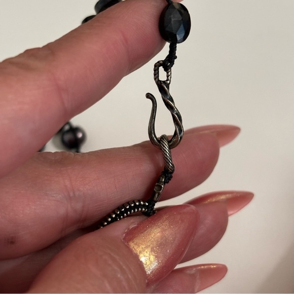 Vintage extra long peacock pearls and black jet - Picture 8 of 9